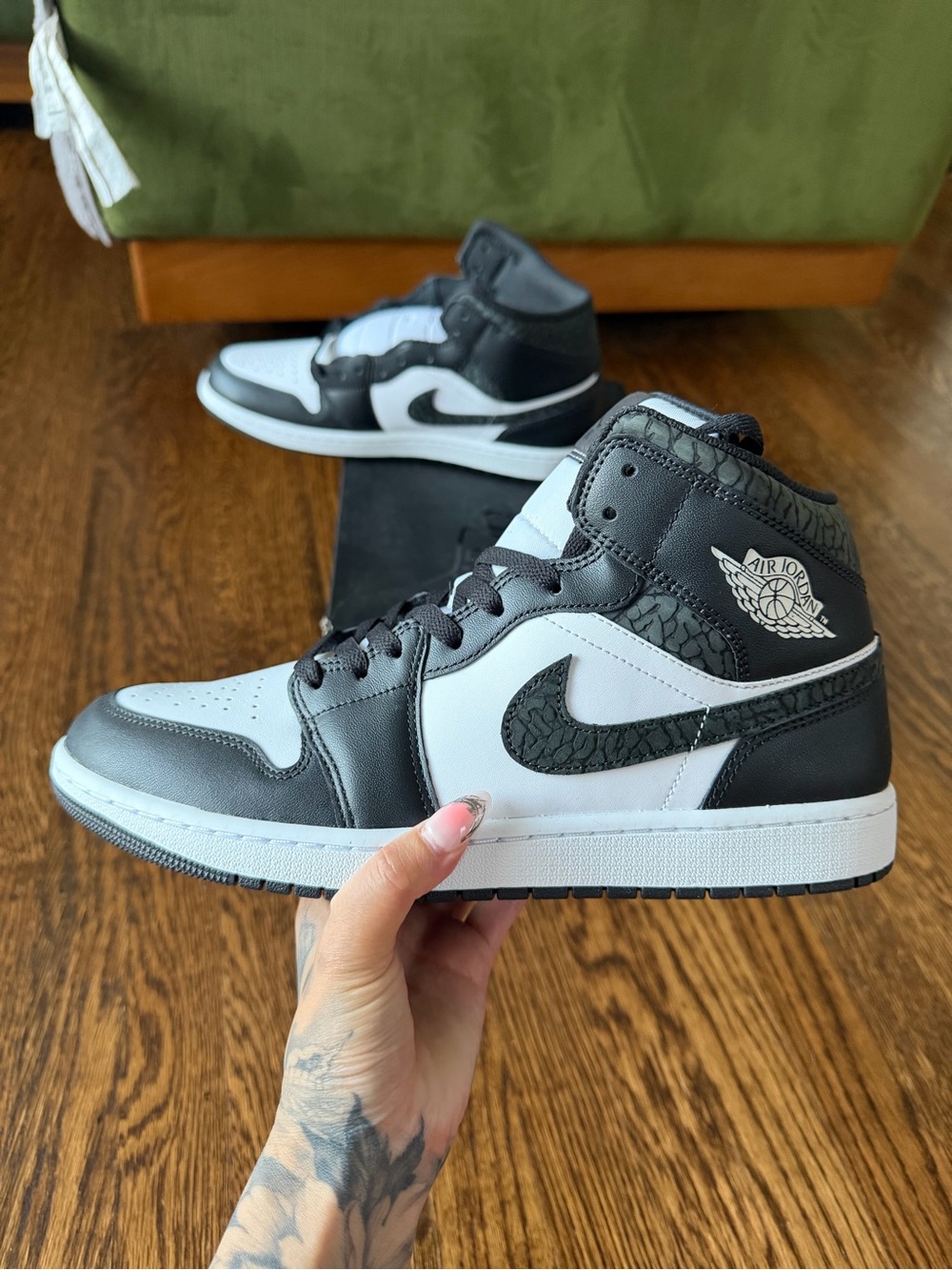 Jordan 1 Mid SE Panda Elephant